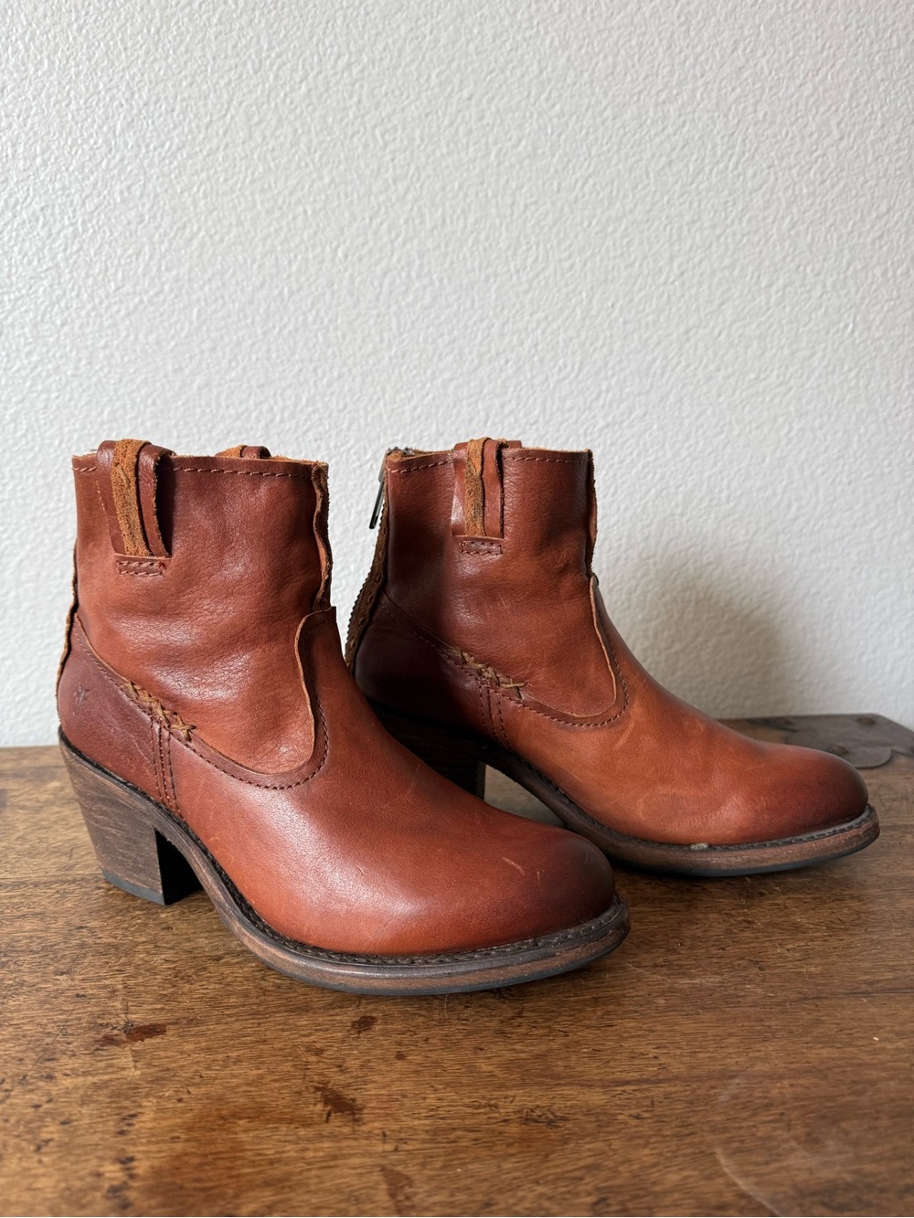 Frye Leslie Artisan ankle boots sz 8